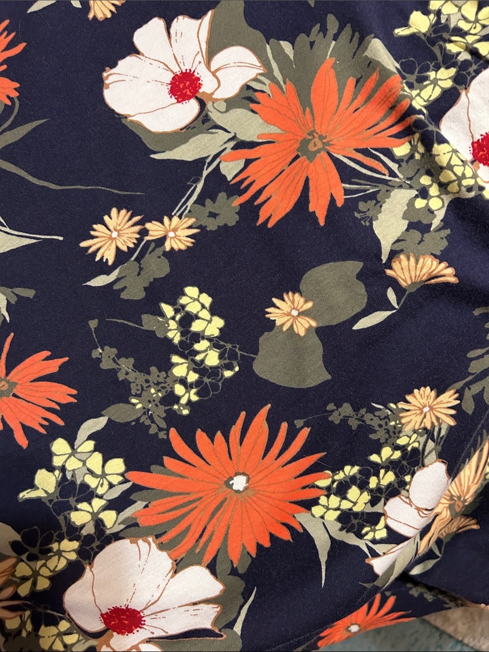 2 Banana Republic Short-Sleeve Floral Tees, Flowers in Black & White Background. - Picture 5 of 7